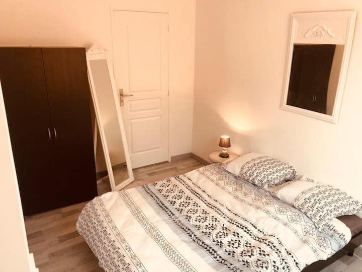 Apartment Pied A Terre A 2 Pas De La Et Du Centre